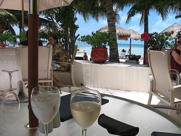 Eiskaltes Wasser oder Wein mit Ausblick