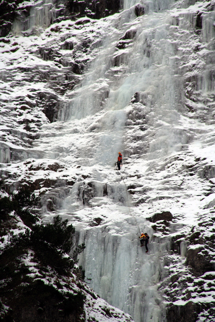 Eisklettern am Wasserfall