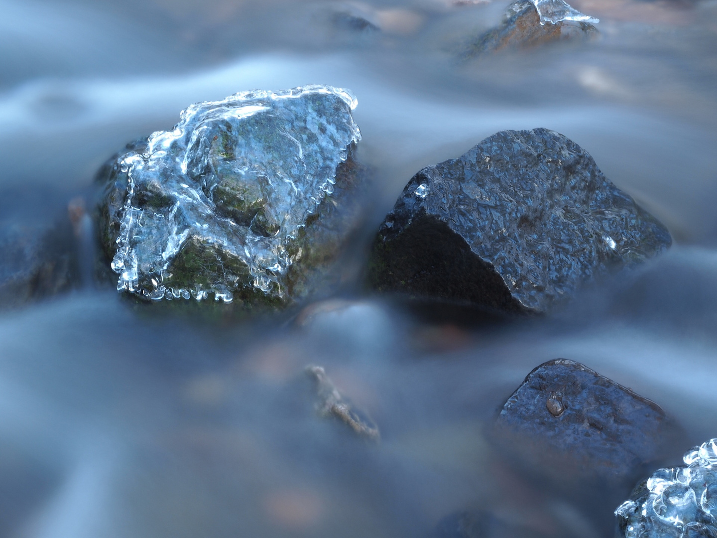 Eiskristalle am Feldbach