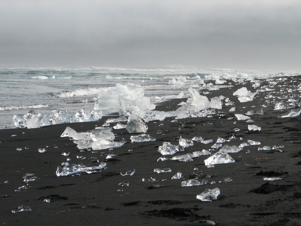 Eiskristalle am Strand von Jökulsárlón