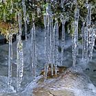 Eiskunst am Bergbach