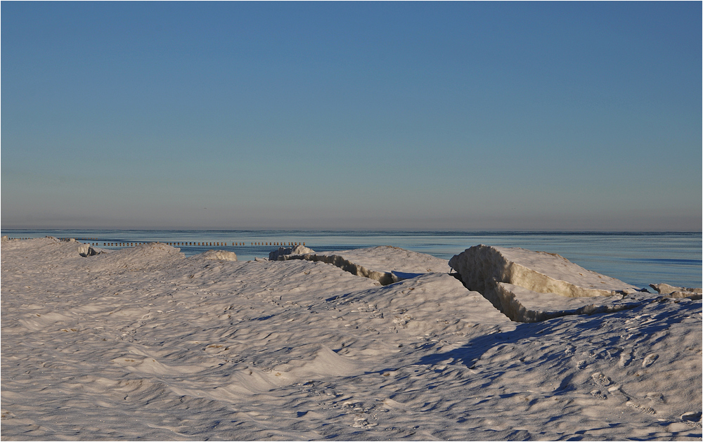 Eisland am Ostseestrand