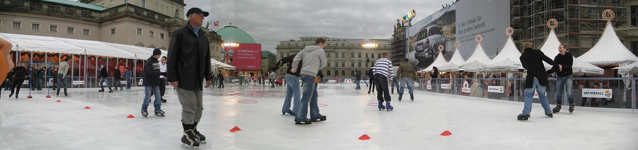 Eislauf am Bebelplatz Berlin