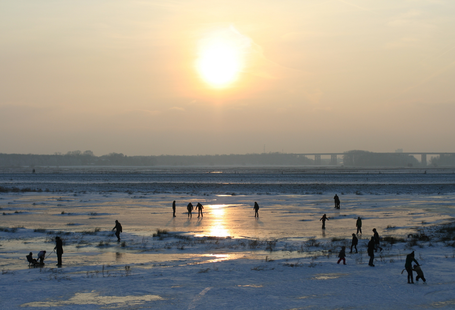 Eislauf im Sonnenuntergang