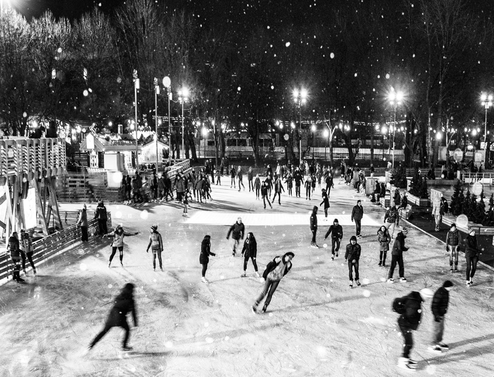 Eislaufbahn in einem Stadtpark 