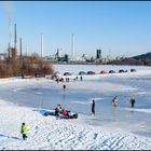 Eislaufen in den Rheinwiesen bei Duisburg