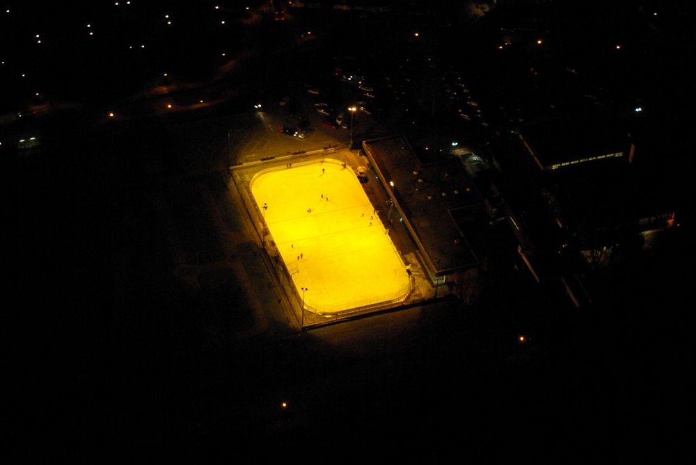 Eislaufplatz in der Nacht