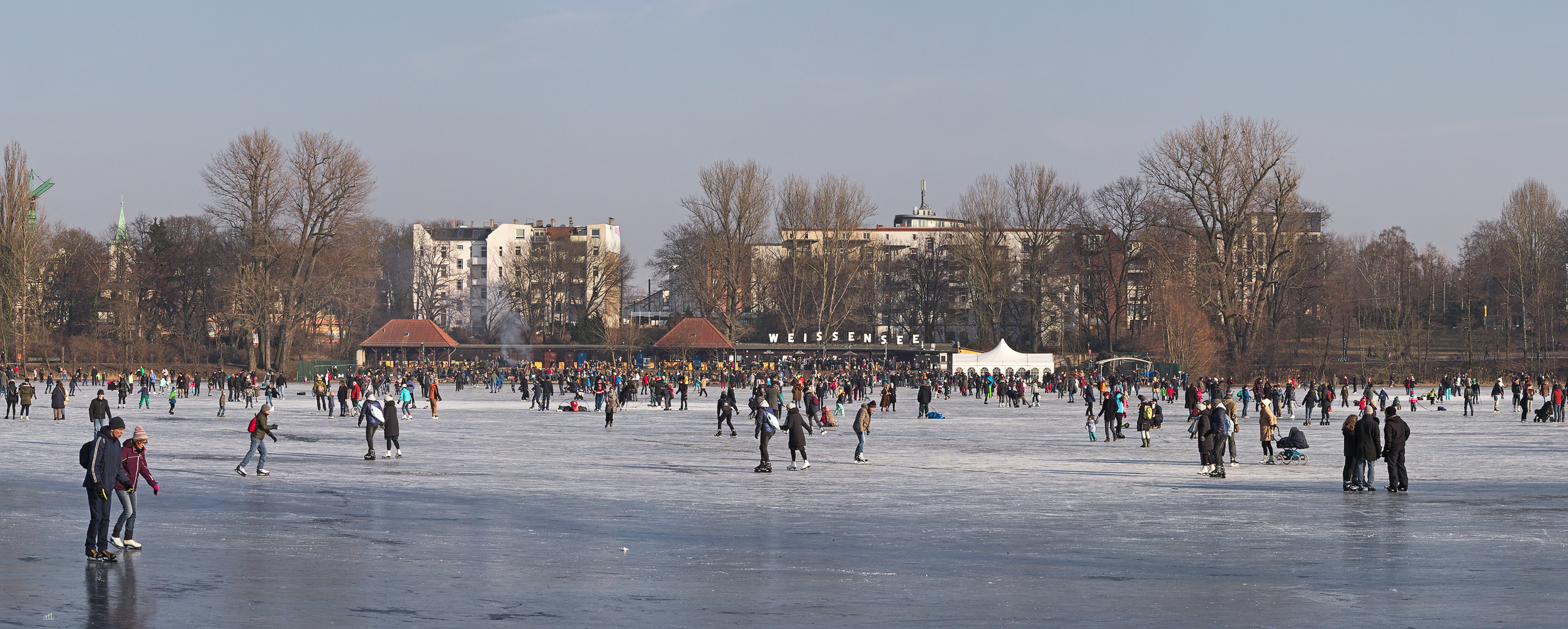 Eislaufvergnügen in Berlin auf dem Weissensee