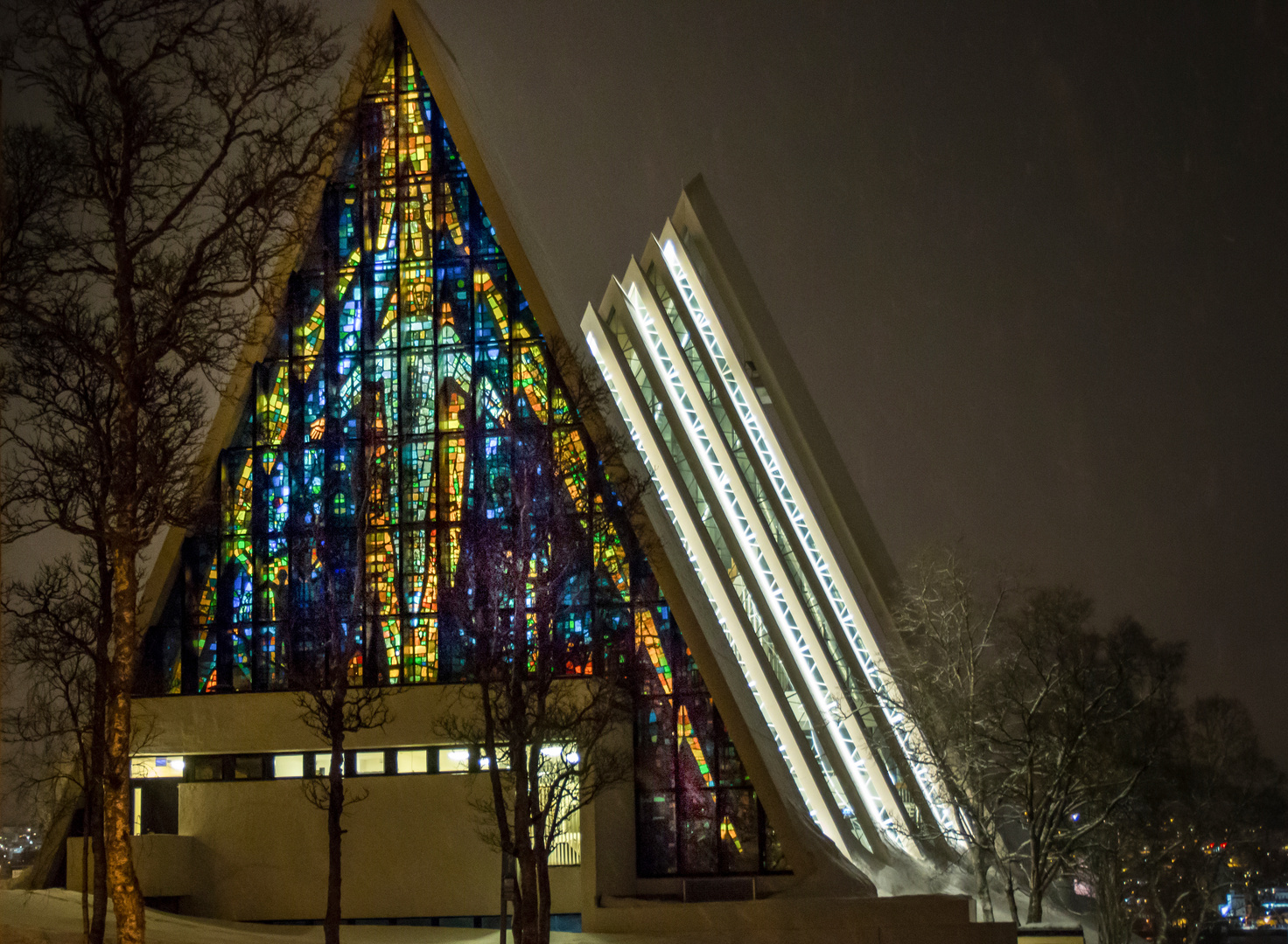 Eismeerkathedrale von Tromsö bei Nacht