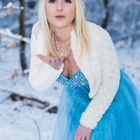 Eisprinzessin Shooting im Schnee mit Eva