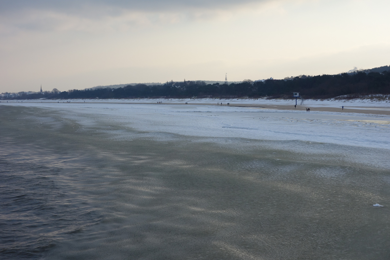 Eisschlamm auf Usedom