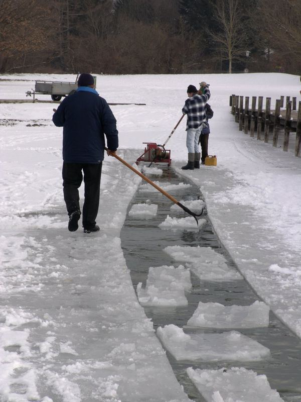 Eisschneiden am Starnberger See