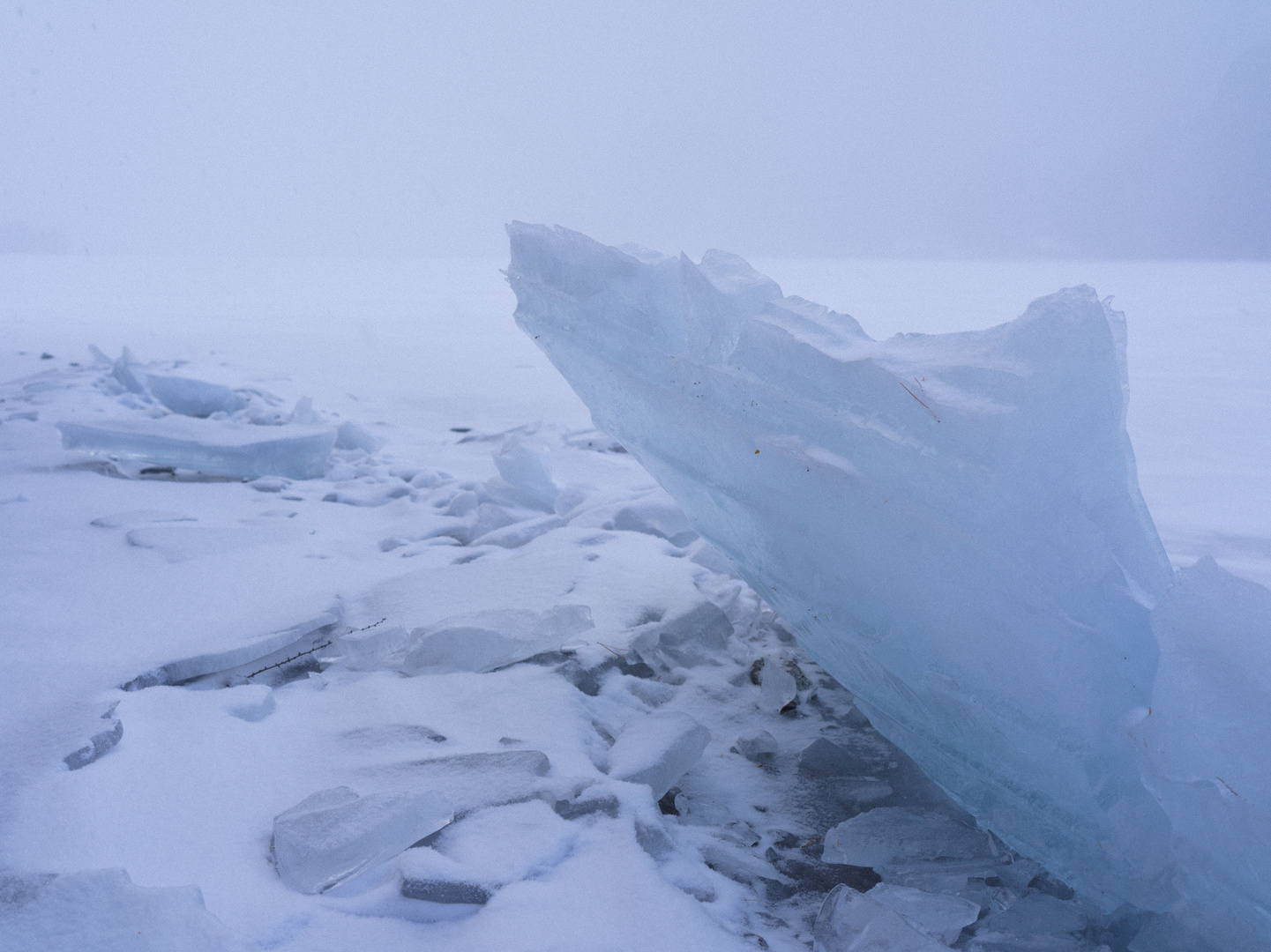 Eisschollen am Strand