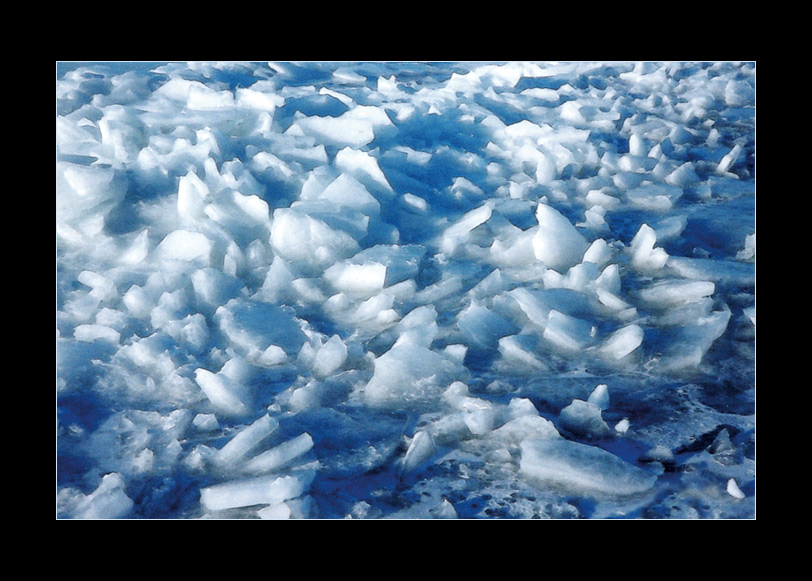 Eisschollen an der Ostsee