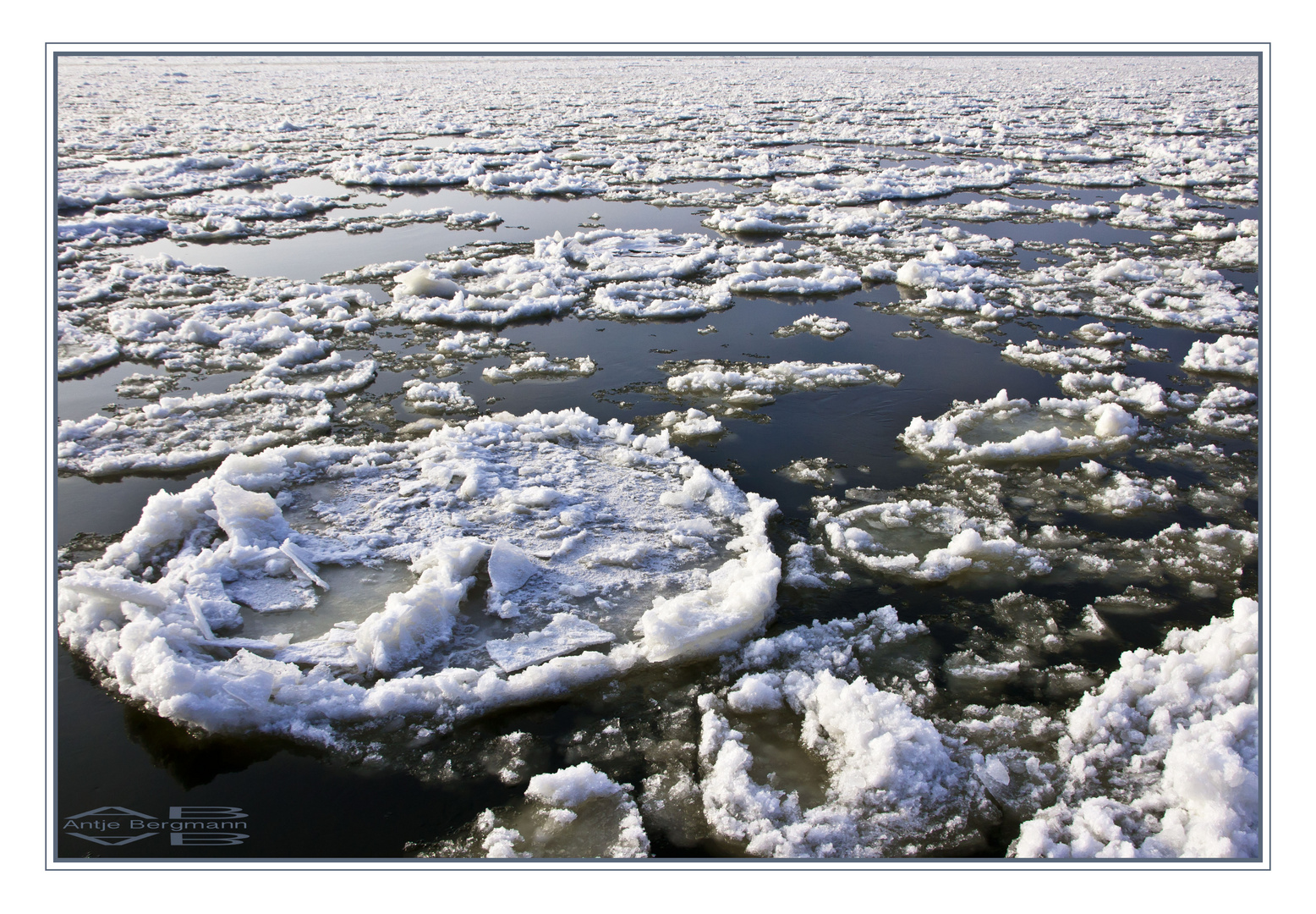 Eisschollen auf der Elbe