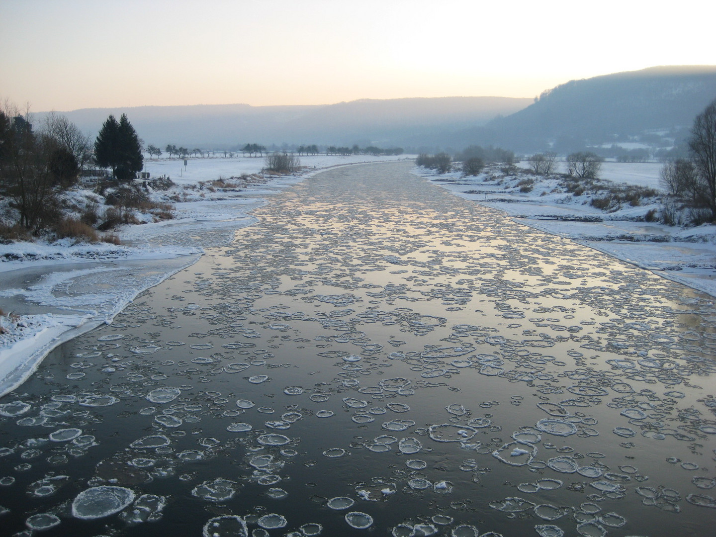 Eisschollen auf der Weser