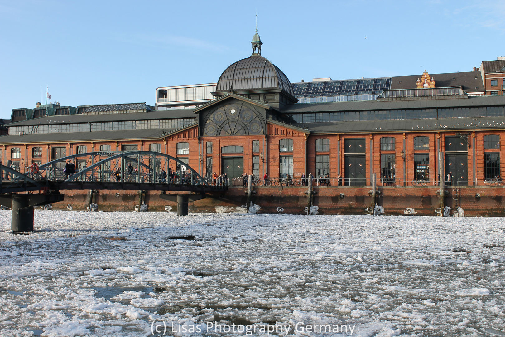 Eisschollen vor der Fischauktionshalle