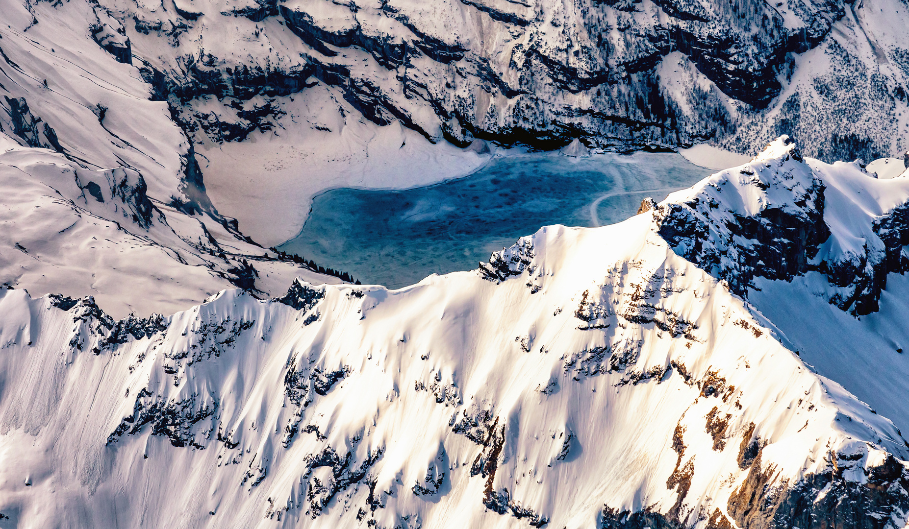 Eissee im Berner Oberland der Schweiz 