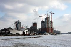 Eis(seskälte) auf der Elbe und der Elbphilharmonie...10.02.2012