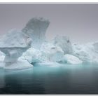 Eisskulptur im Nebel