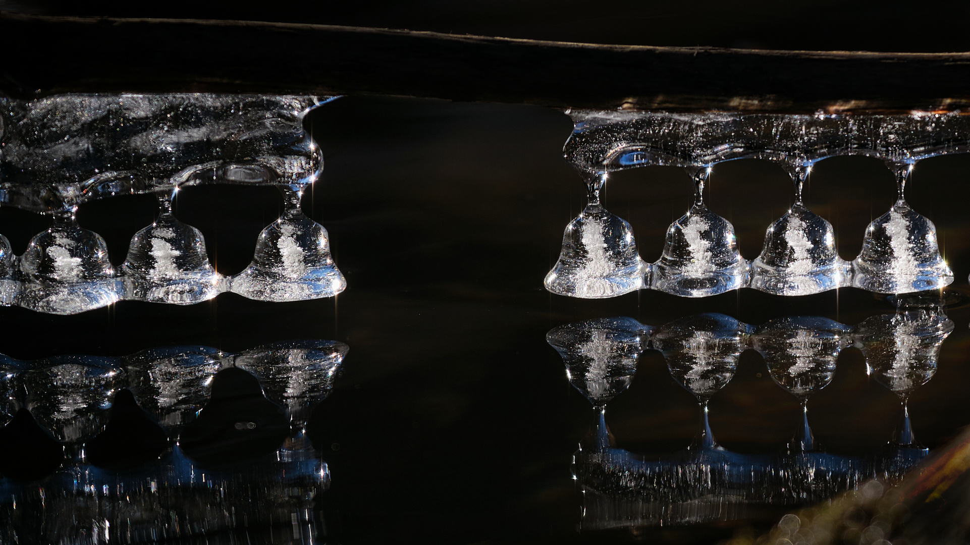 Eisskulpturen im Gegenlicht