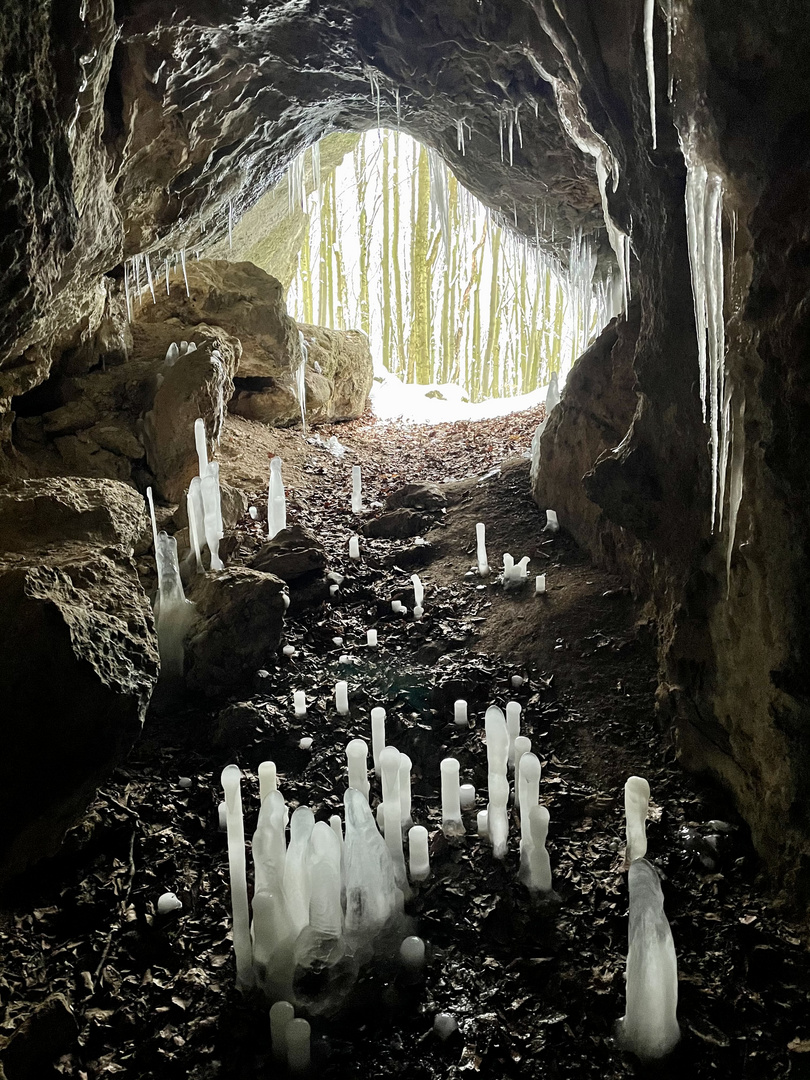 Eisskulpturen in der Doktorshöhle bei Muggendorf