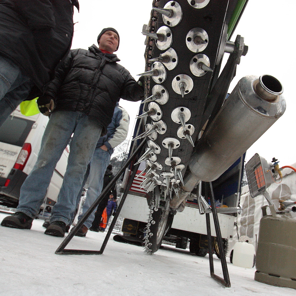 Eisspeedway - Spikes zum Fürchten !