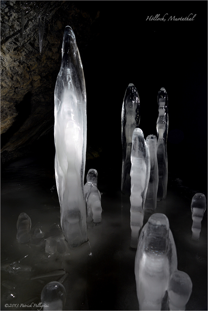 Eisstalagmiten im Hölloch, Muotathal