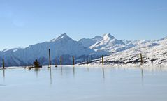 Eisstockwerfen auf hohem Niveau