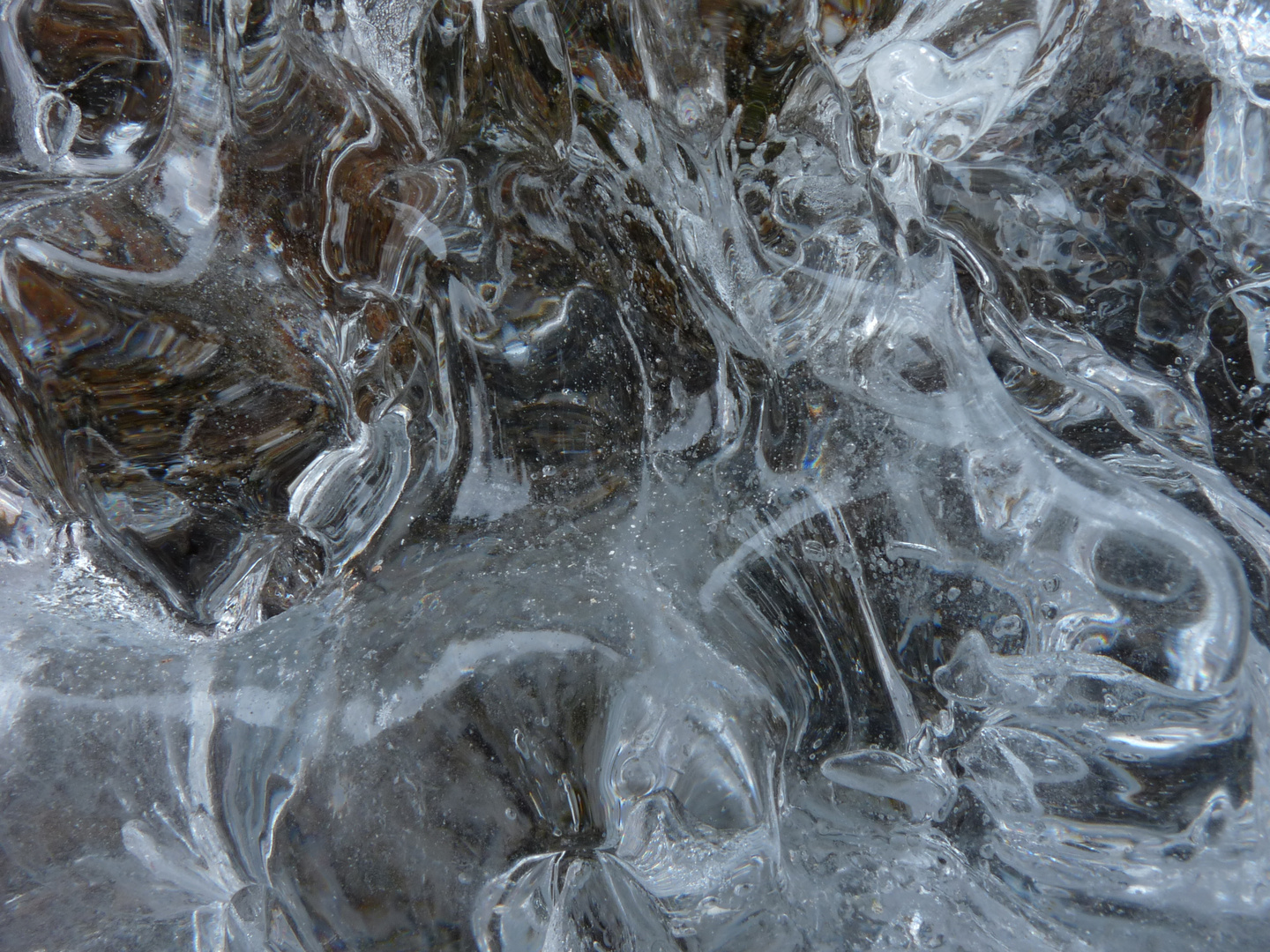 Eisstrukturen in einem Wasserfall in Vals CH