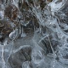 Eisstrukturen in einem Wasserfall in Vals CH
