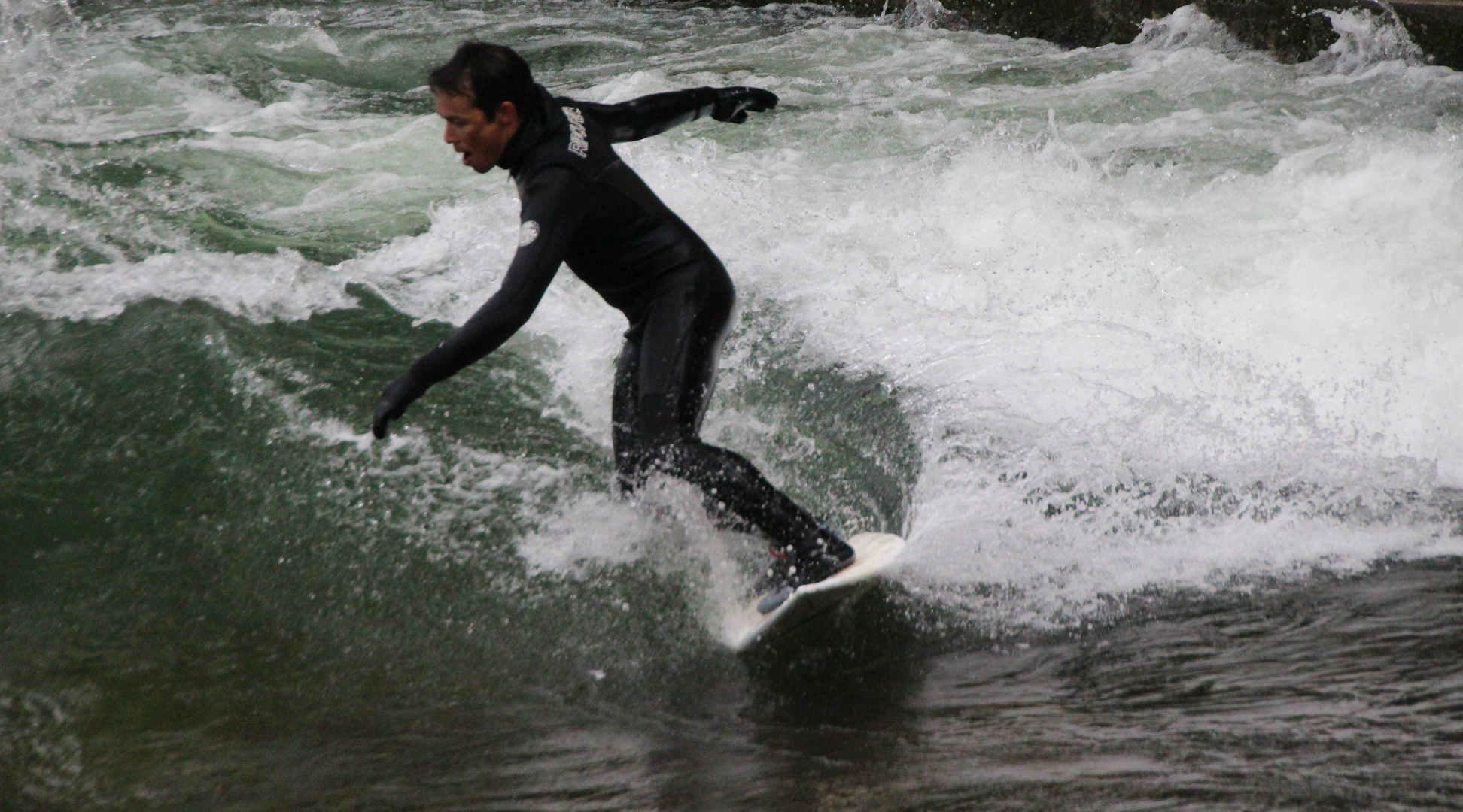 Eissurfer im Eisbach1