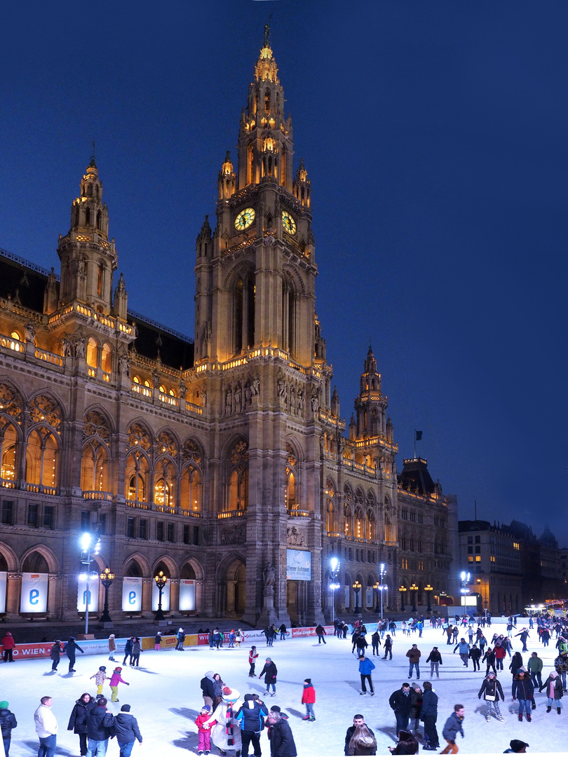 EISTRAUM RATHAUS SCHÖN MIT EISLÄUFER 