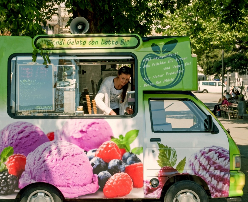 "EISVERKÄUFERIN"