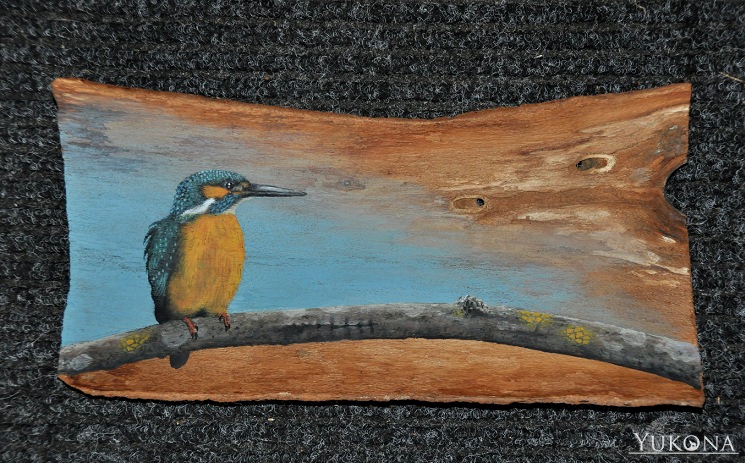 Eisvogel mit Acryl auf Holzrinde