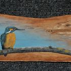 Eisvogel mit Acryl auf Holzrinde