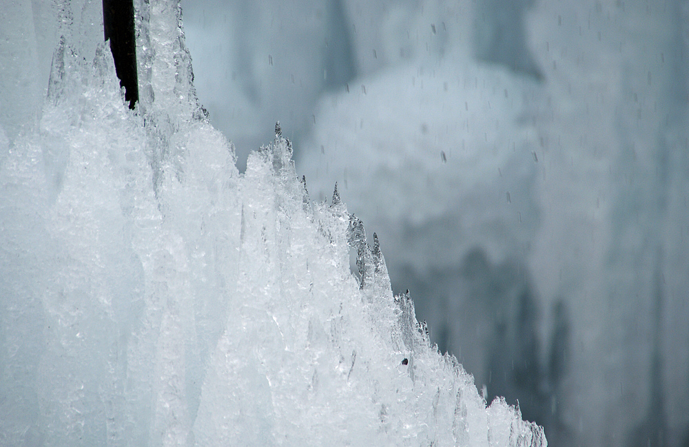 Eiswelt Tinguely-Brunnen 1