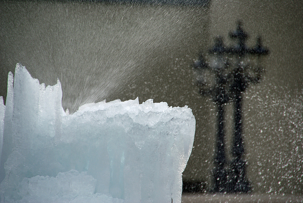 Eiswelt Tinguely-Brunnen