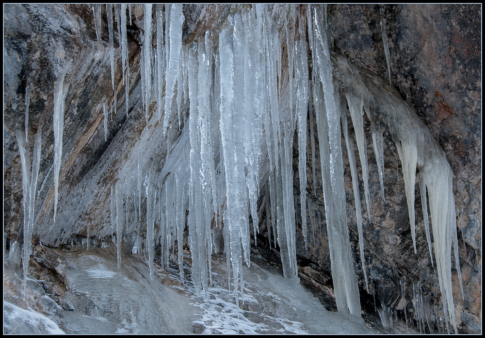 Eiswelten entlang des Gosausees