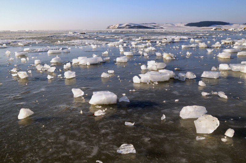 Eiswinter an der Ostsee-Insel Rügen Mönchgut