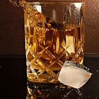 Eiswürfel im Whiskyglas