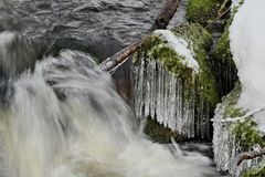 Eiszähne  und Wasser 