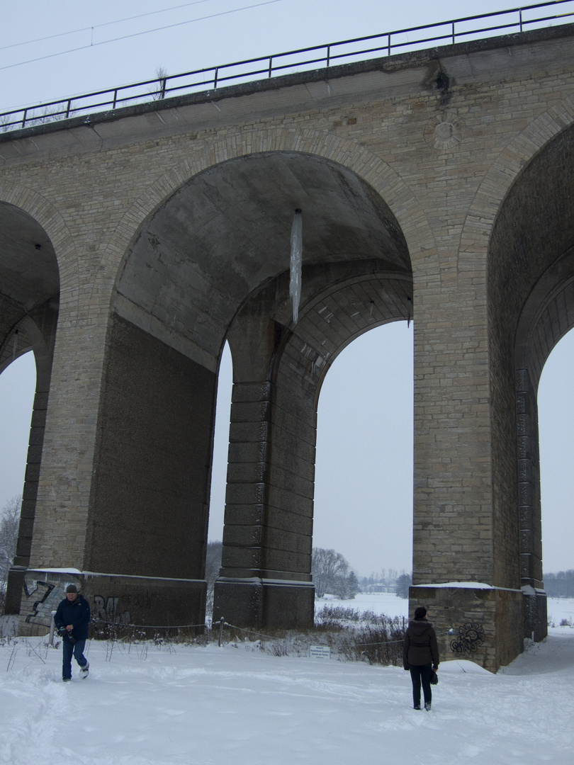 Eiszapfen am Viadukt zu Bielefeld