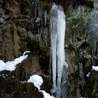 Eiszapfen an den Felswänden