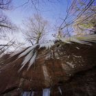 Eiszapfen auf den Felsenwegen oberhalb von Saarbrücken