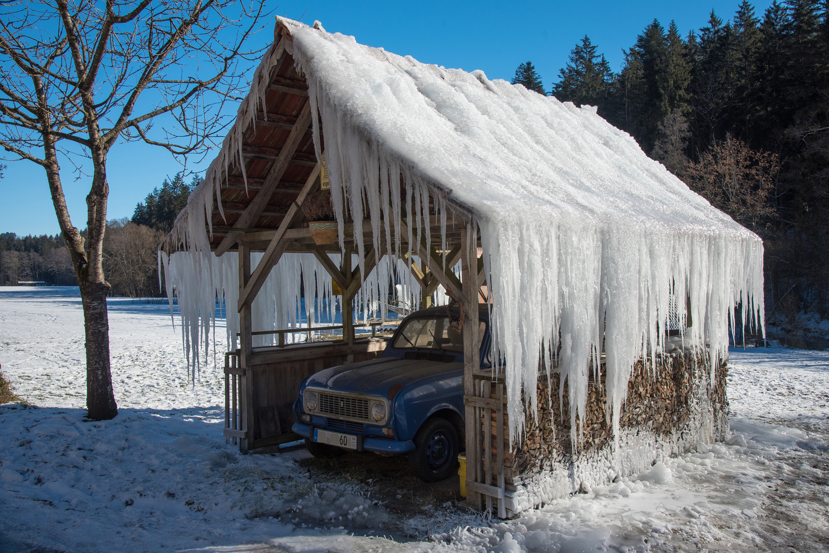 Eiszapfen Carport