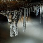 Eiszapfen im Bach