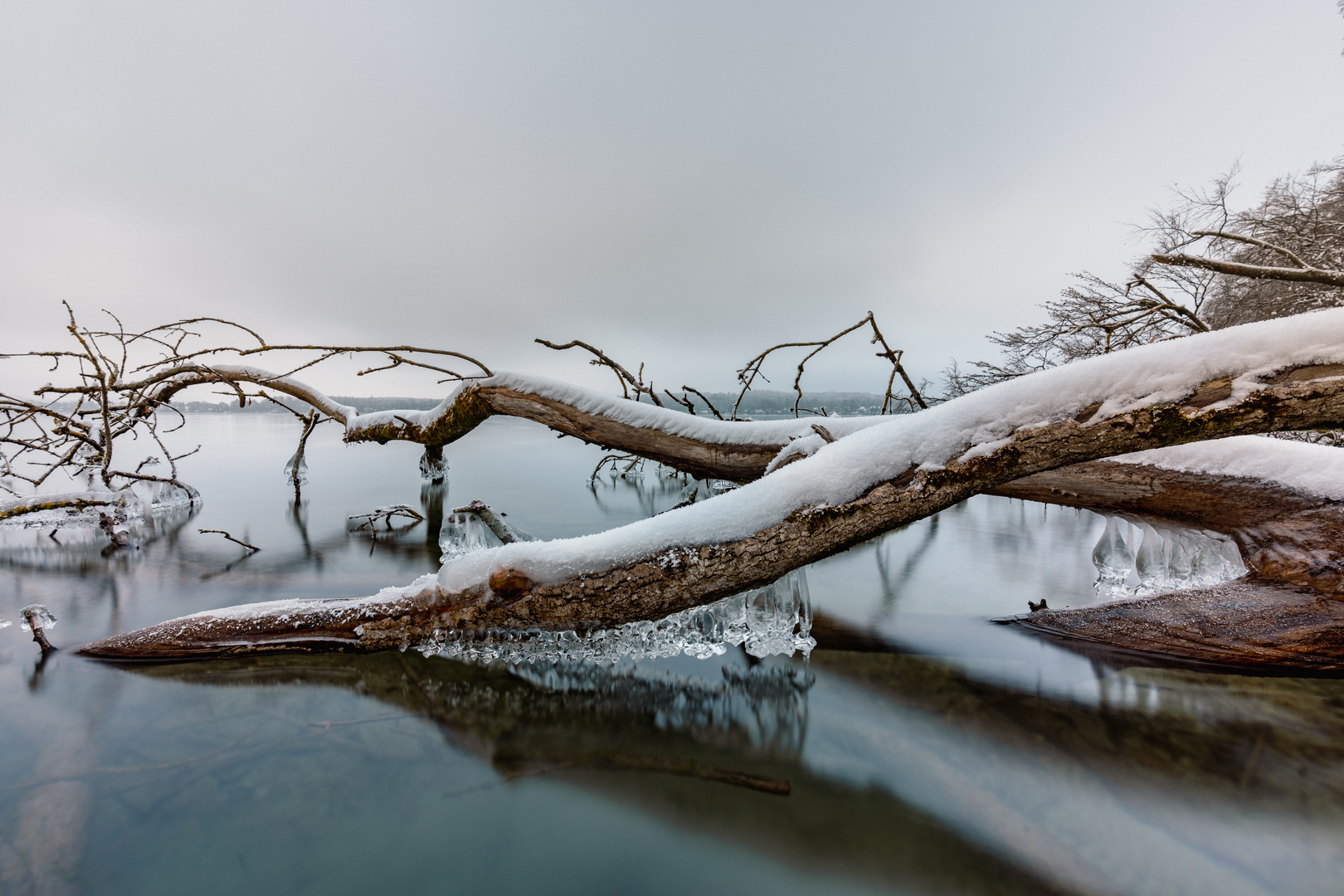 Eiszapfen im See - mit Video