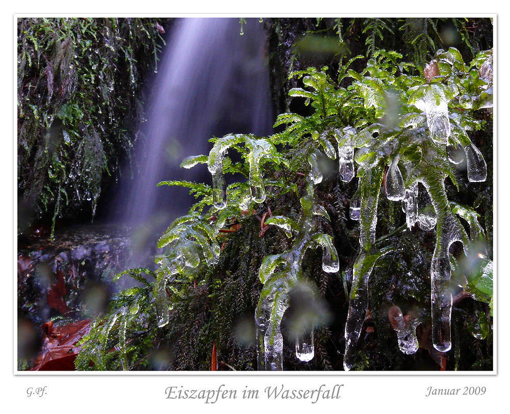 Eiszapfen im Wasserfall