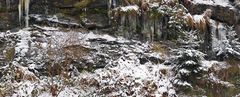 Eiszapfen in der Sächsischen Schweiz Teil 2 des Panoramas